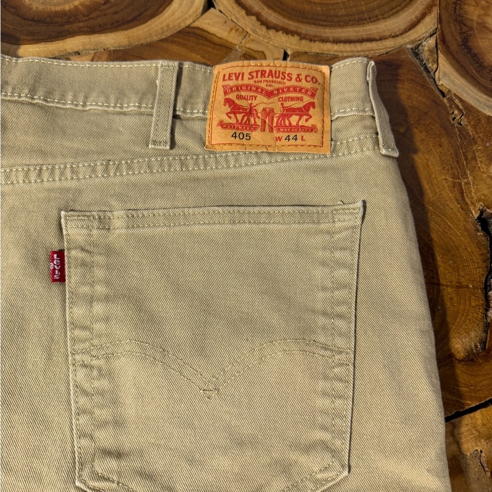 Levi's Men's Beige Relaxed Jeans